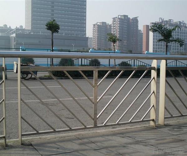 深圳深圳不锈钢栏杆批发多少钱