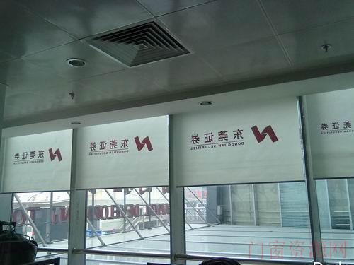 广州番禺区写字楼垂直窗帘定做 番禺区办公室遮光卷帘窗帘安装