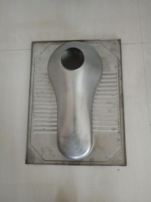 供应防滑不锈钢蹲便器，规格：600X450mm,泊头嘉达厂家