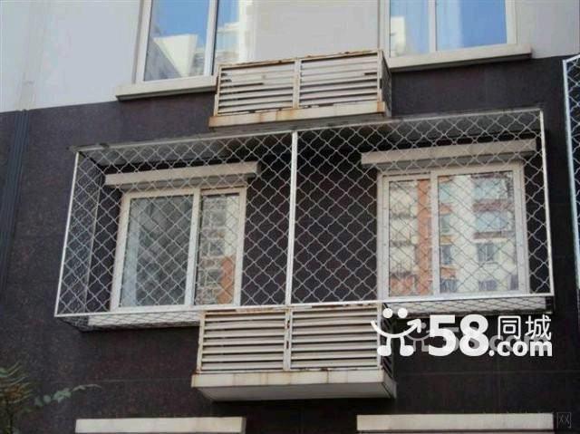 北京海淀区制作防盗门阳台防盗窗不锈钢防护栏护网专业安装