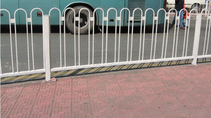 深圳马路护栏厂家