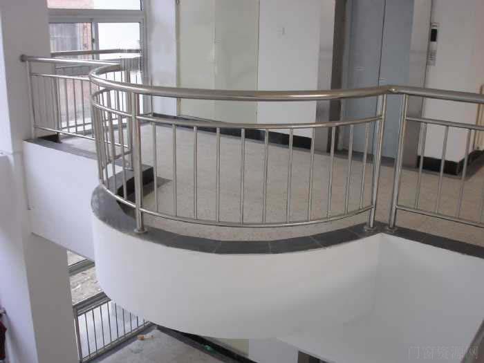 不锈钢窗户防护栏安装订做