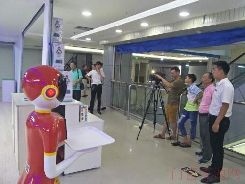 深圳市卡伊瓦人脸识别机器人智能导购接待主持